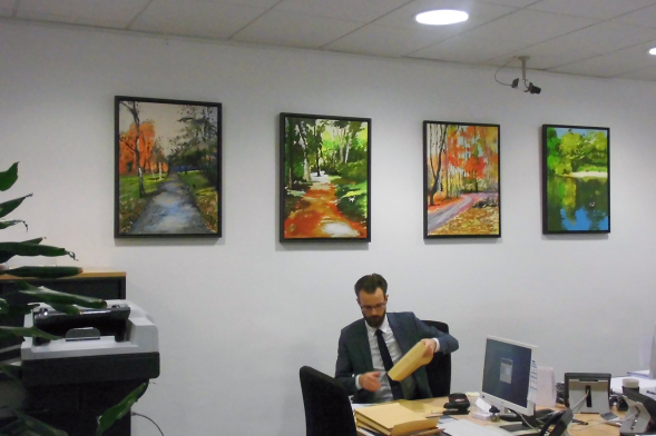 Die Kalender im Schaufenster der Buchhandlung Kaiser